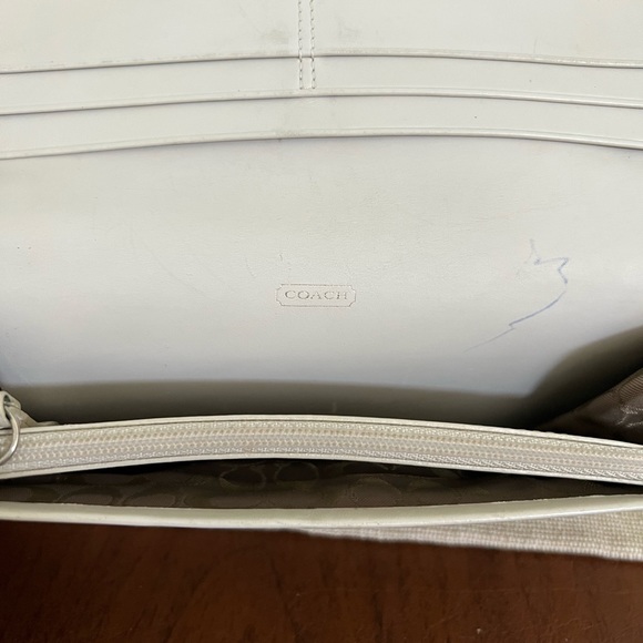 Authentic Coach slim wallet in good preowned condition. - Picture 5 of 9